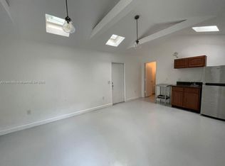 118 NW 24th St APT 8, Miami, FL 33127