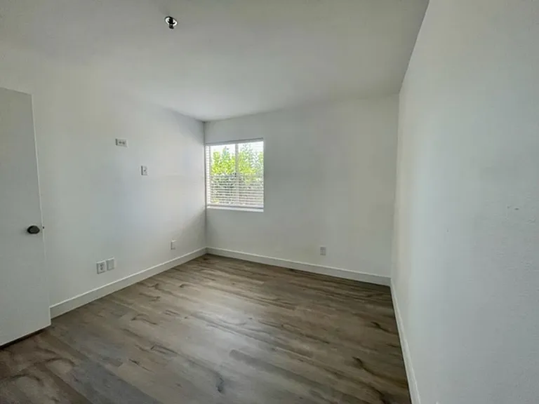 2077 Lakeridge Cir #104 — Photo 7