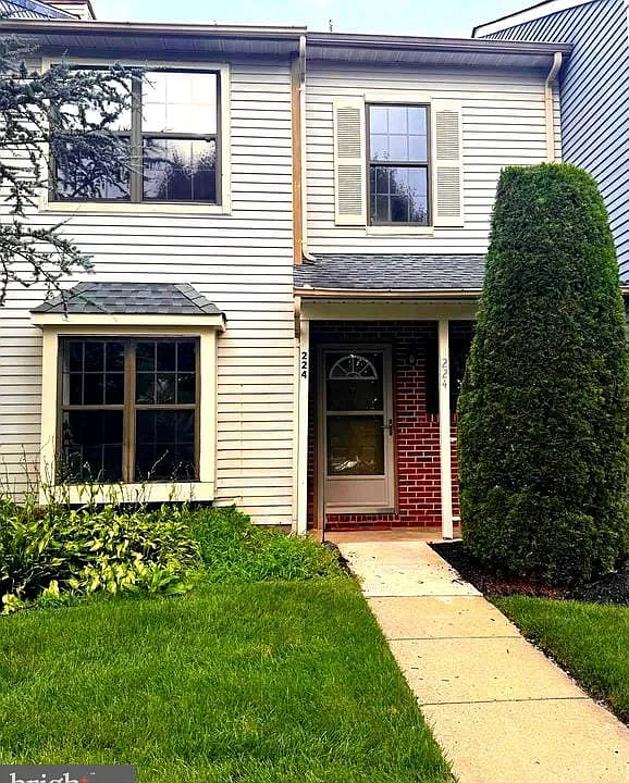 224 Crown Prince Dr