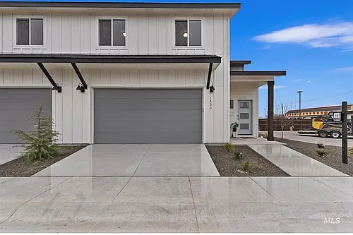 1533 N Pineview Ln Photo 1