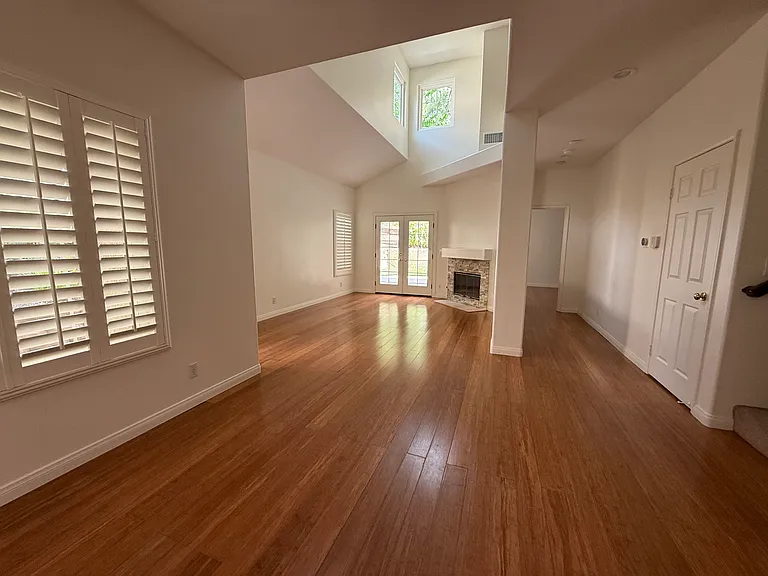 5615 Roundtree Pl — Photo 2