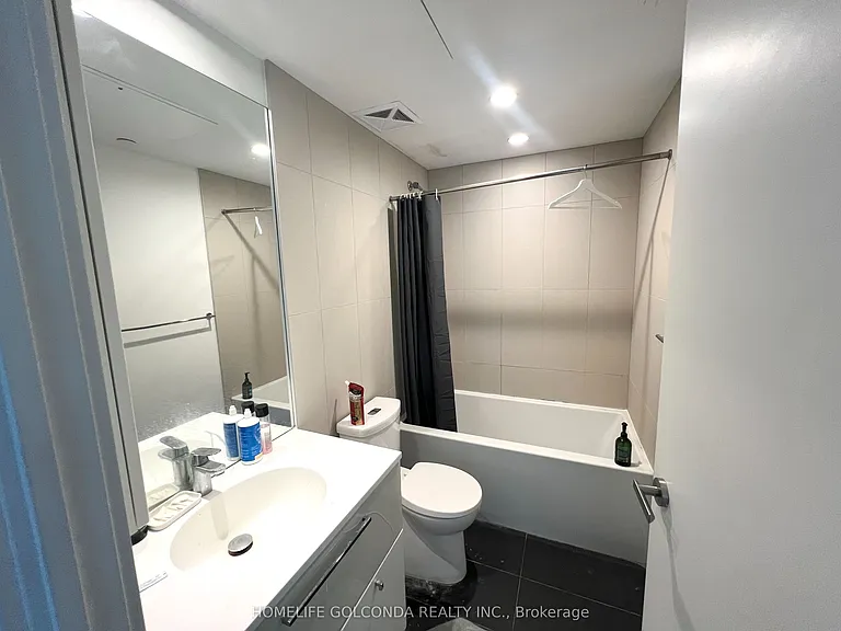 15 Grenville St #1209 — Photo 8