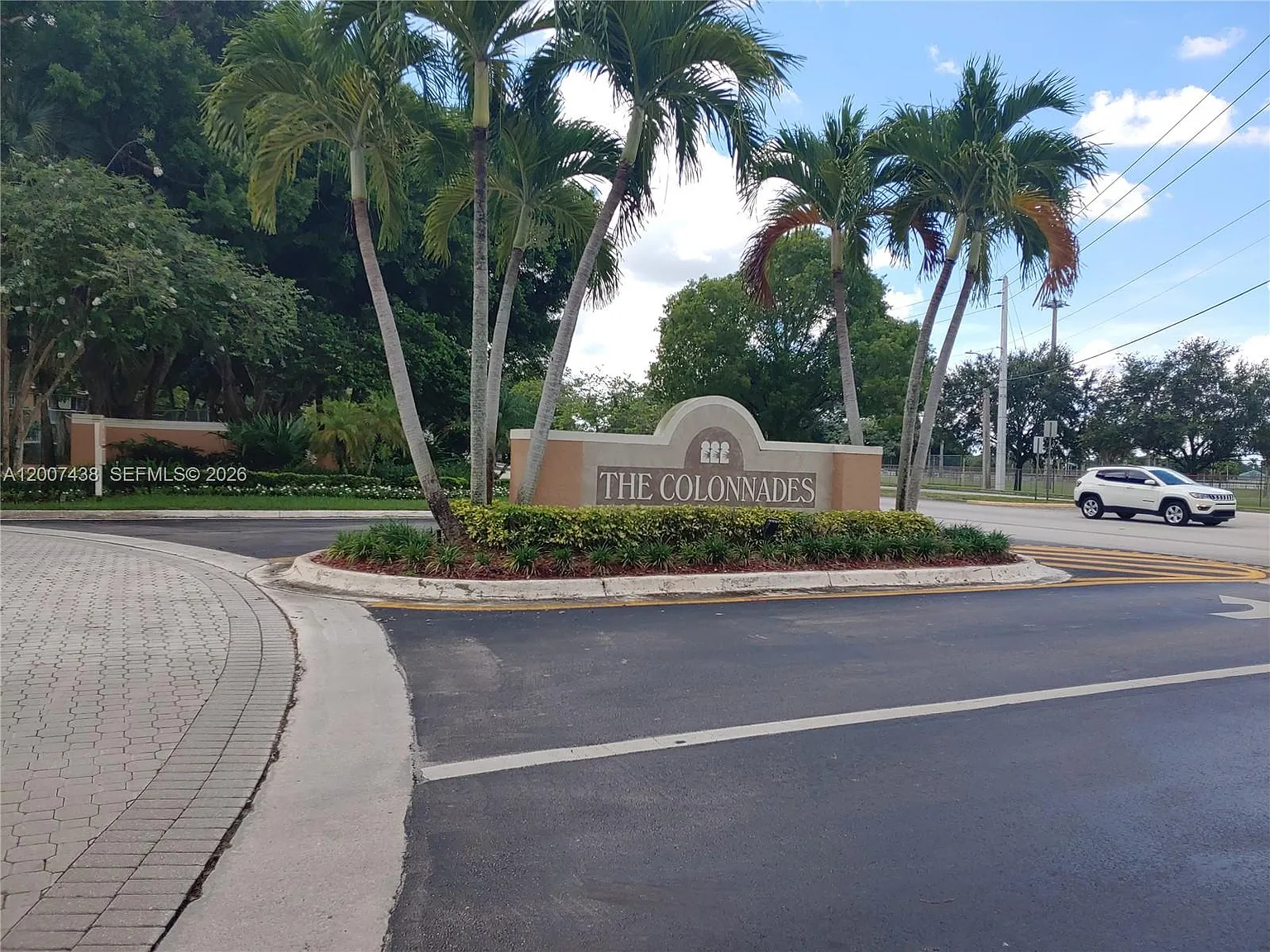 Colonnades Condo — Photo 4