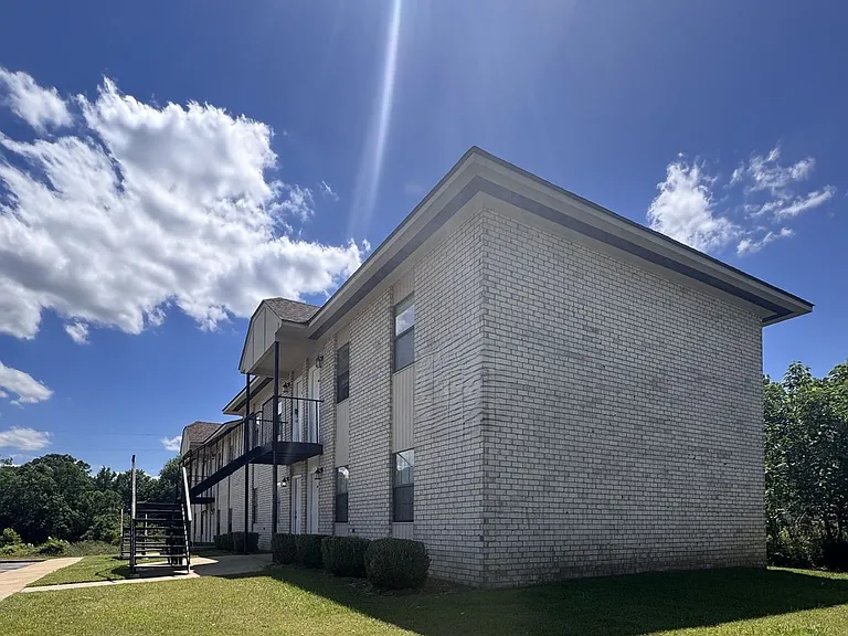 324 Montgomery St — Photo 1