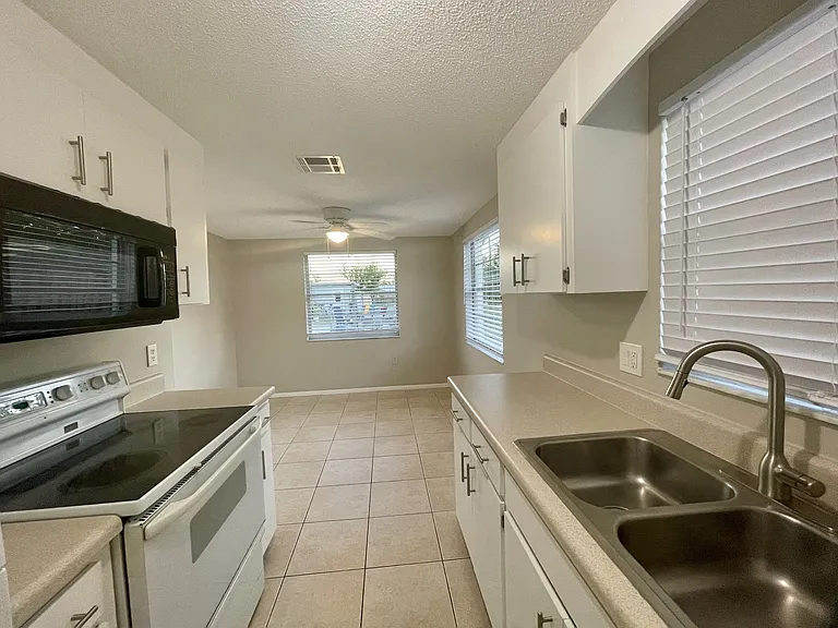 619 Shore Rd #B — Photo 9