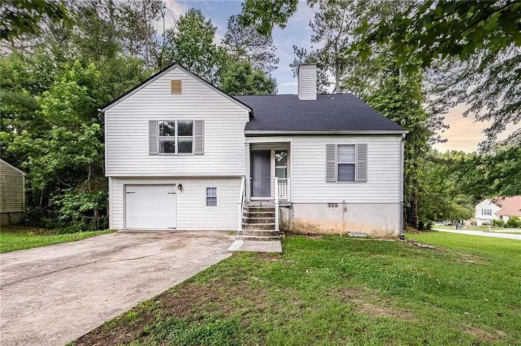 3 bed, 2.0 bath, 1956 sqft, $1,800 — Photo 1