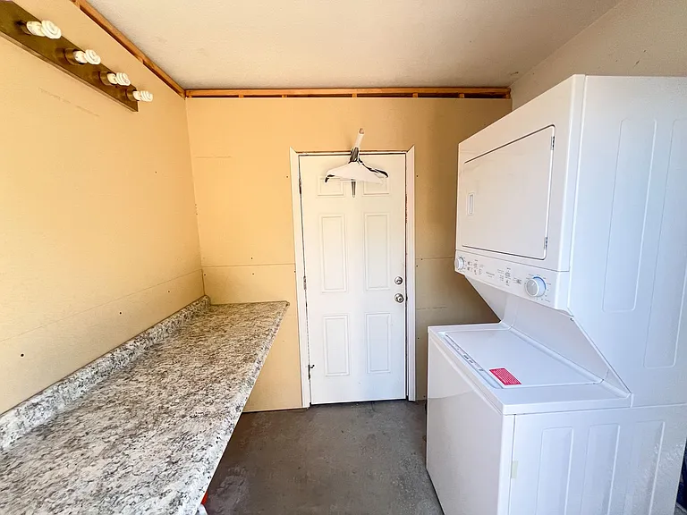 626 S Park Cir — Photo 9