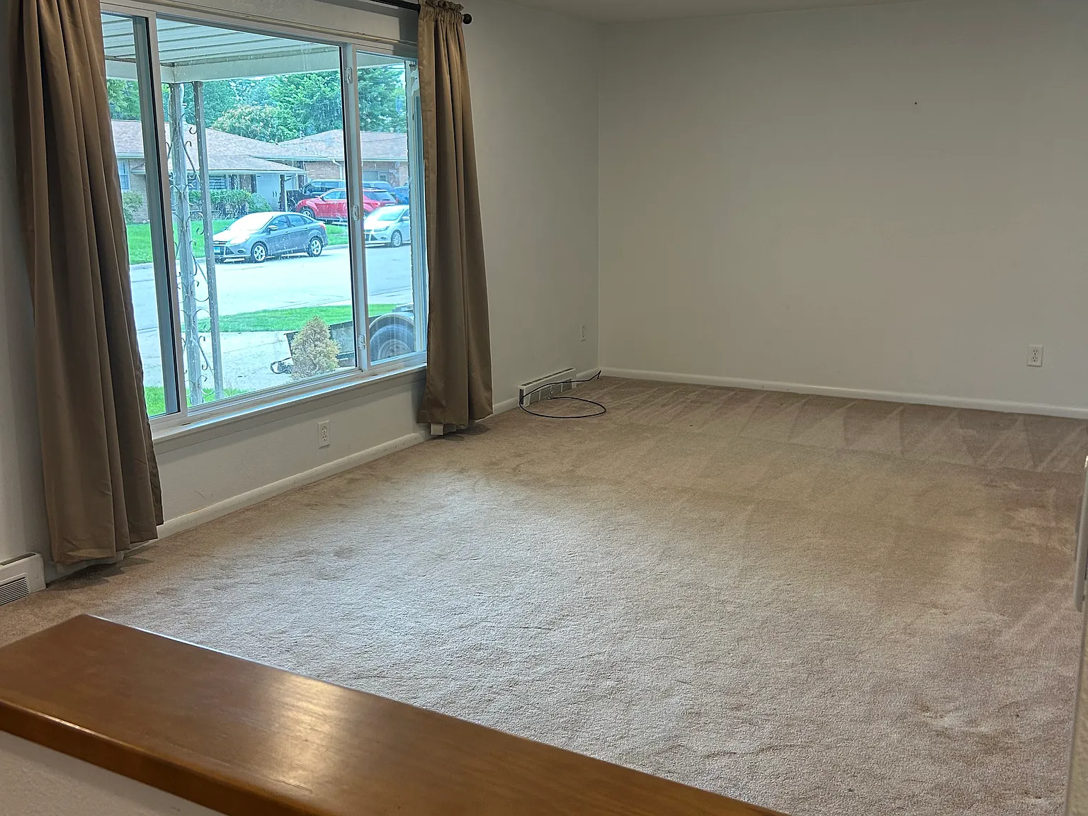 5 bed, 2.5 bath, 2400 sqft, $2,200 — Photo 4