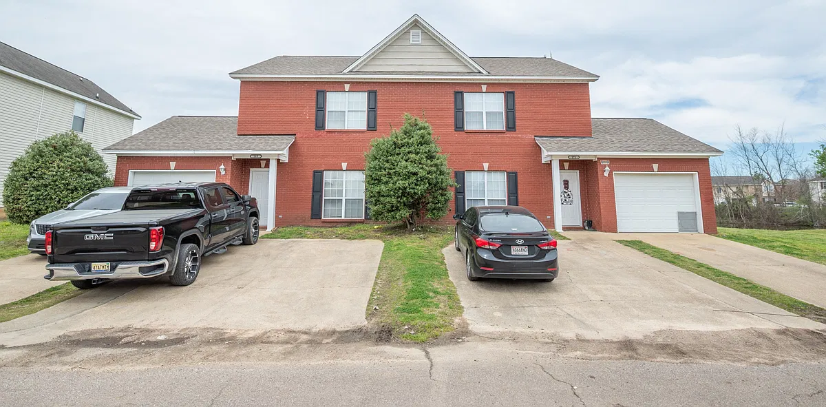 3 bed, 2.5 bath, $1,800 — Photo 1