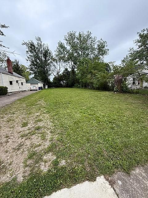 2nd image of 2422 Bancroft St