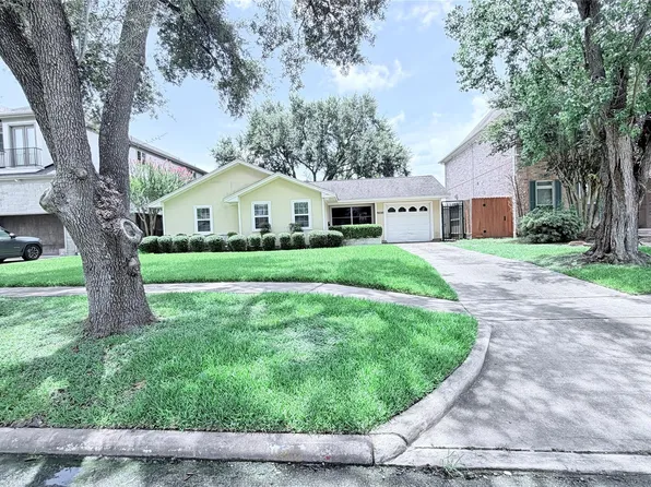5235 Mimosa Dr, Bellaire, TX 77401