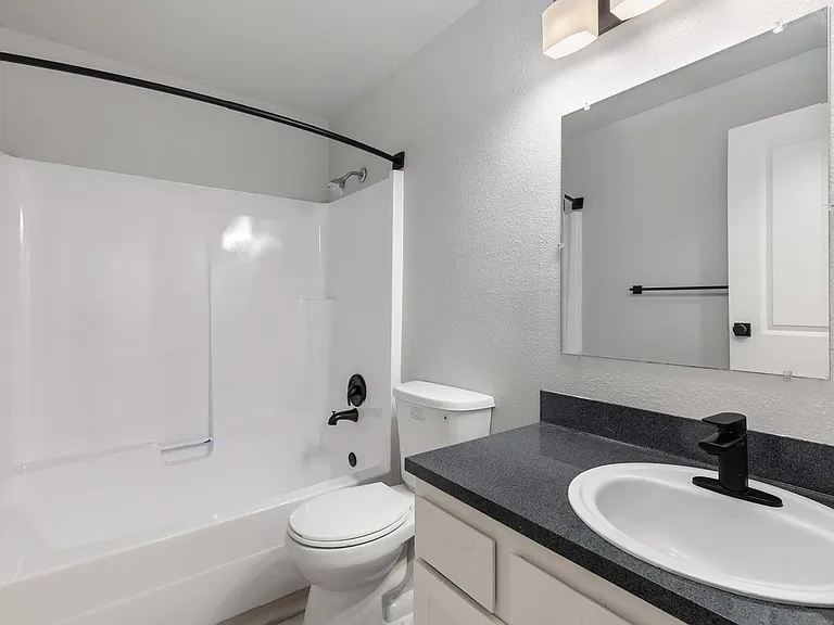 2550 N Vassault St — Photo 34