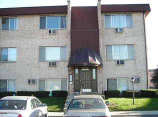 706 W Ivanhoe Ln APT 3B, Mount Prospect, IL 60056