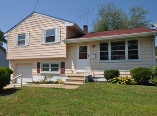 17 Laurie Way, Burlington, NJ 08016