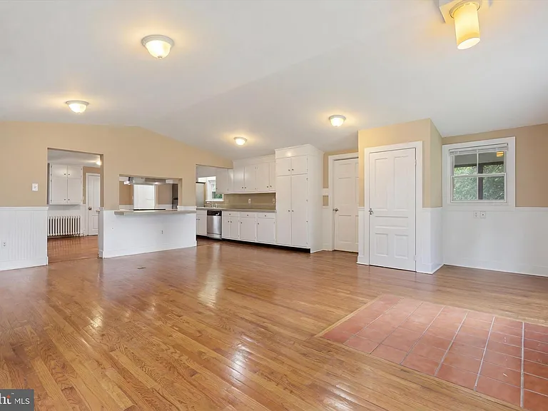 8606 Yellow Springs Rd — Photo 14