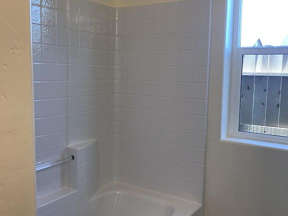 5th image of 1750 N Green St