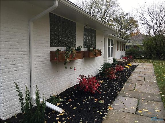 3rd image of 553 Willow Ln