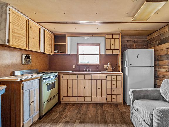 2nd image of 105 Camp Rd