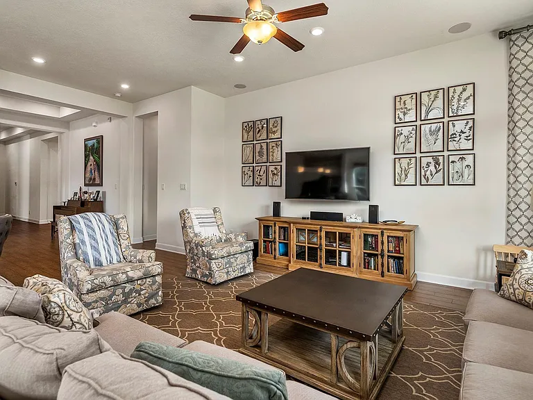 1810 Daly Way — Photo 10