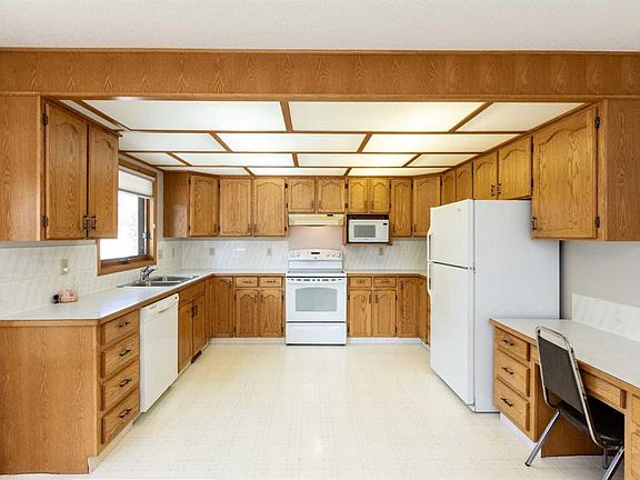 4th image of 5319 NE 37th St
