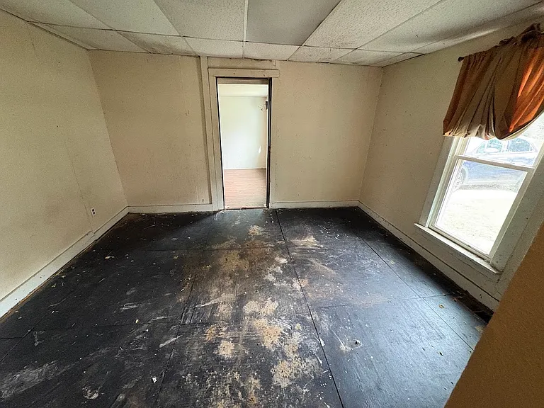 221 E Cherry St — Photo 17