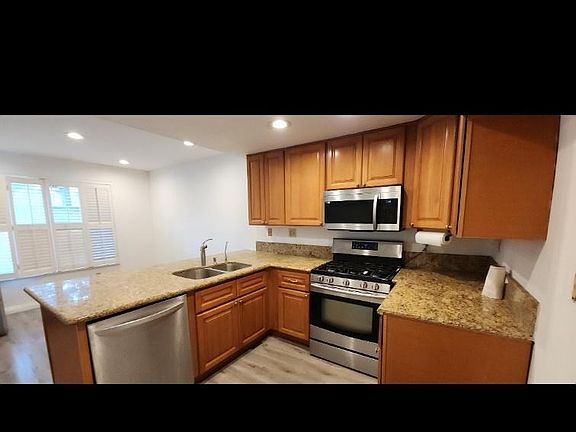4th image of 1126 Whitewater Dr