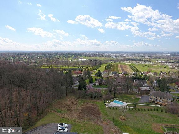 5th image of 240 Blossom Hill Dr
