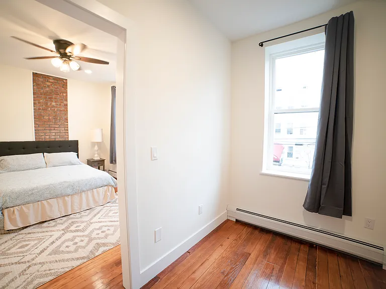 206 48th St #2B — Photo 9