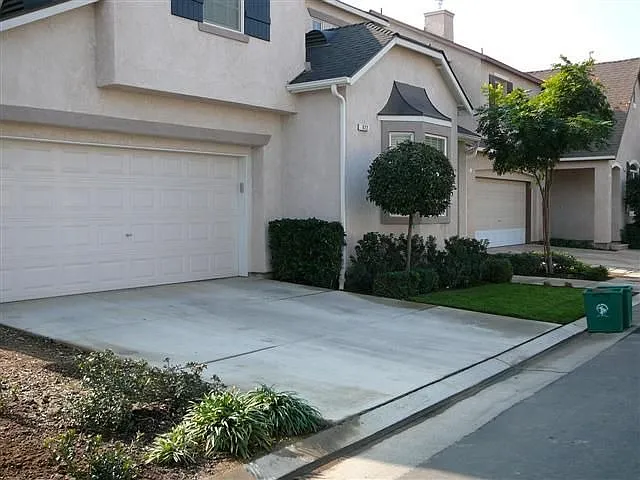 622 W Lisbon Ln photo 1