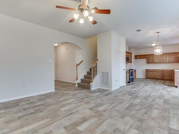 5th image of 985 Oak Lynn Dr