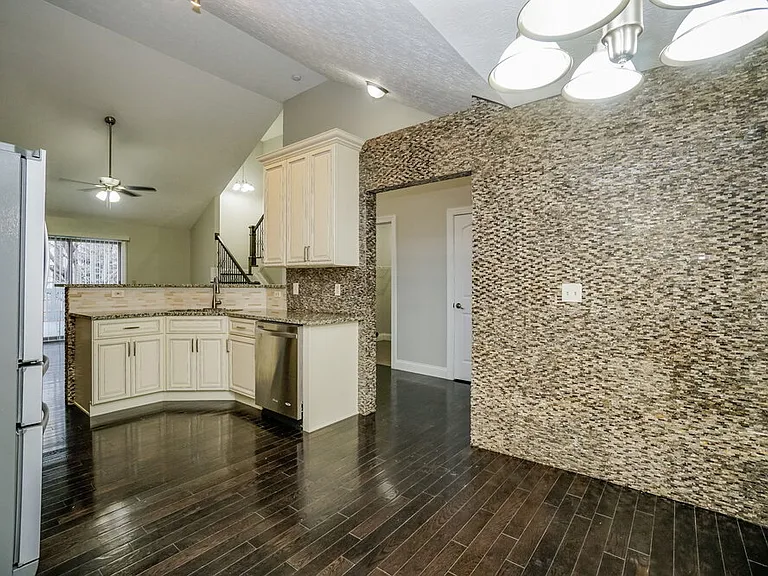 2131 Juneau Way — Photo 8