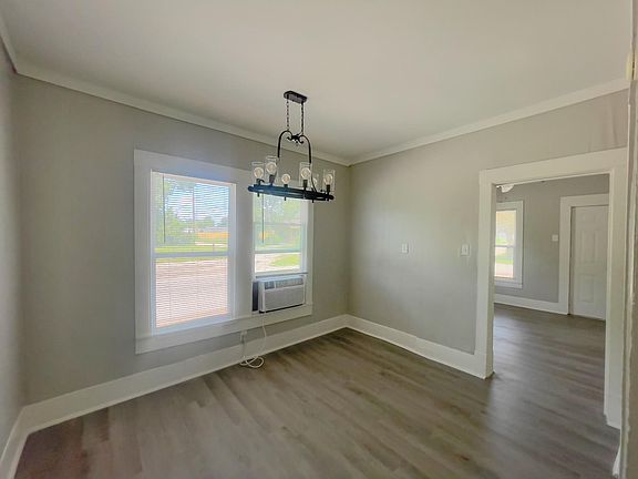 5th image of 2710 Brewster St