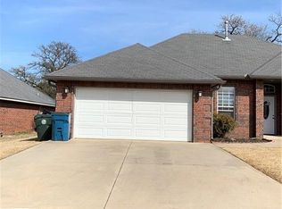318 Pinehurst Dr, Midwest City, OK 73130