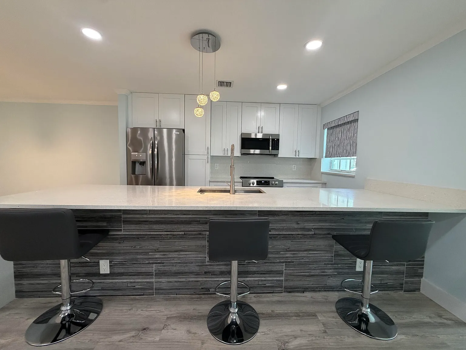 1 bed, 1.5 bath, 1068 sqft, $2,000 — Photo 2