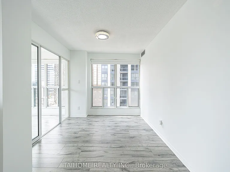 28 Hollywood Ave #809 — Photo 9