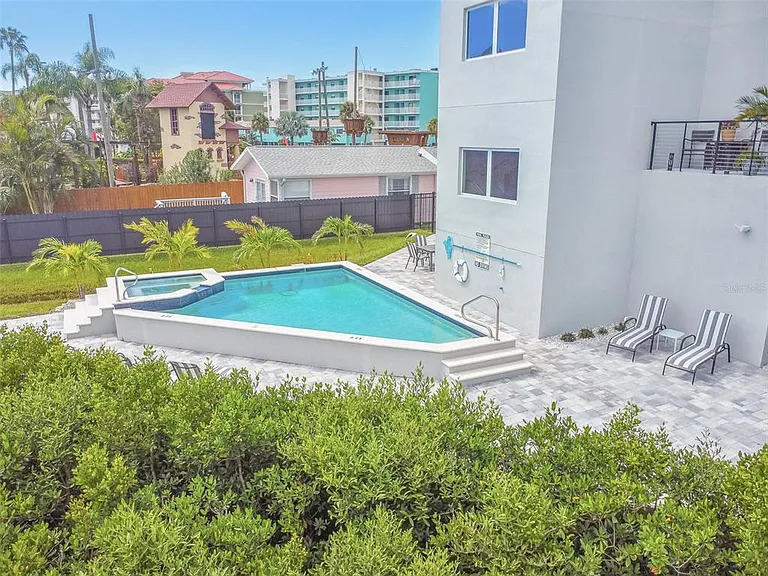 19505 Gulf Blvd #404 — Photo 48