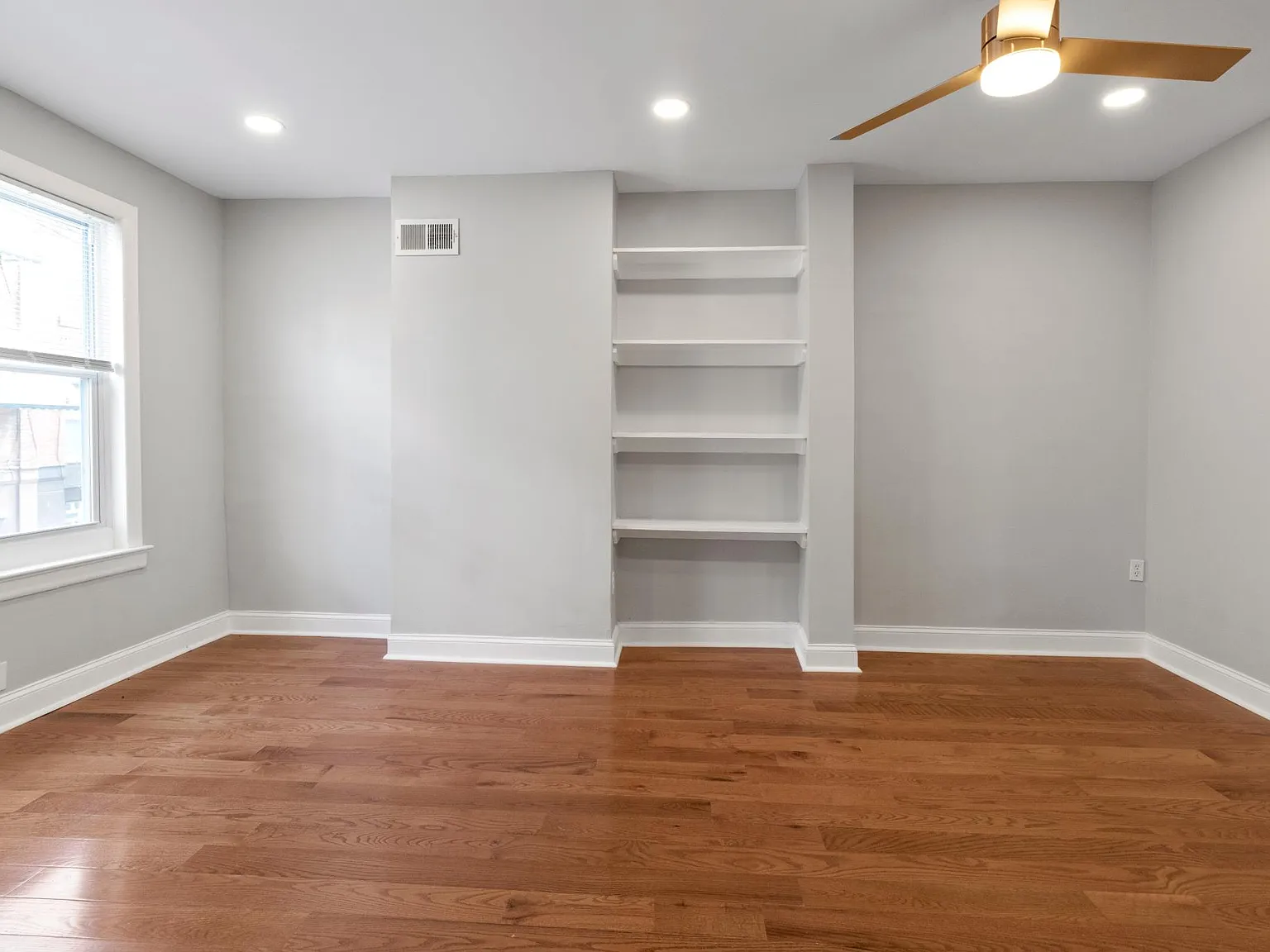 3 bed, 1.5 bath, 1020 sqft, $1,900 — Photo 3