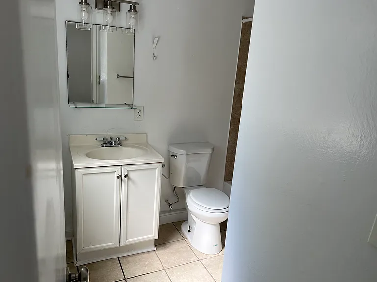 608 1/2 Oak St #1/2 — Photo 18