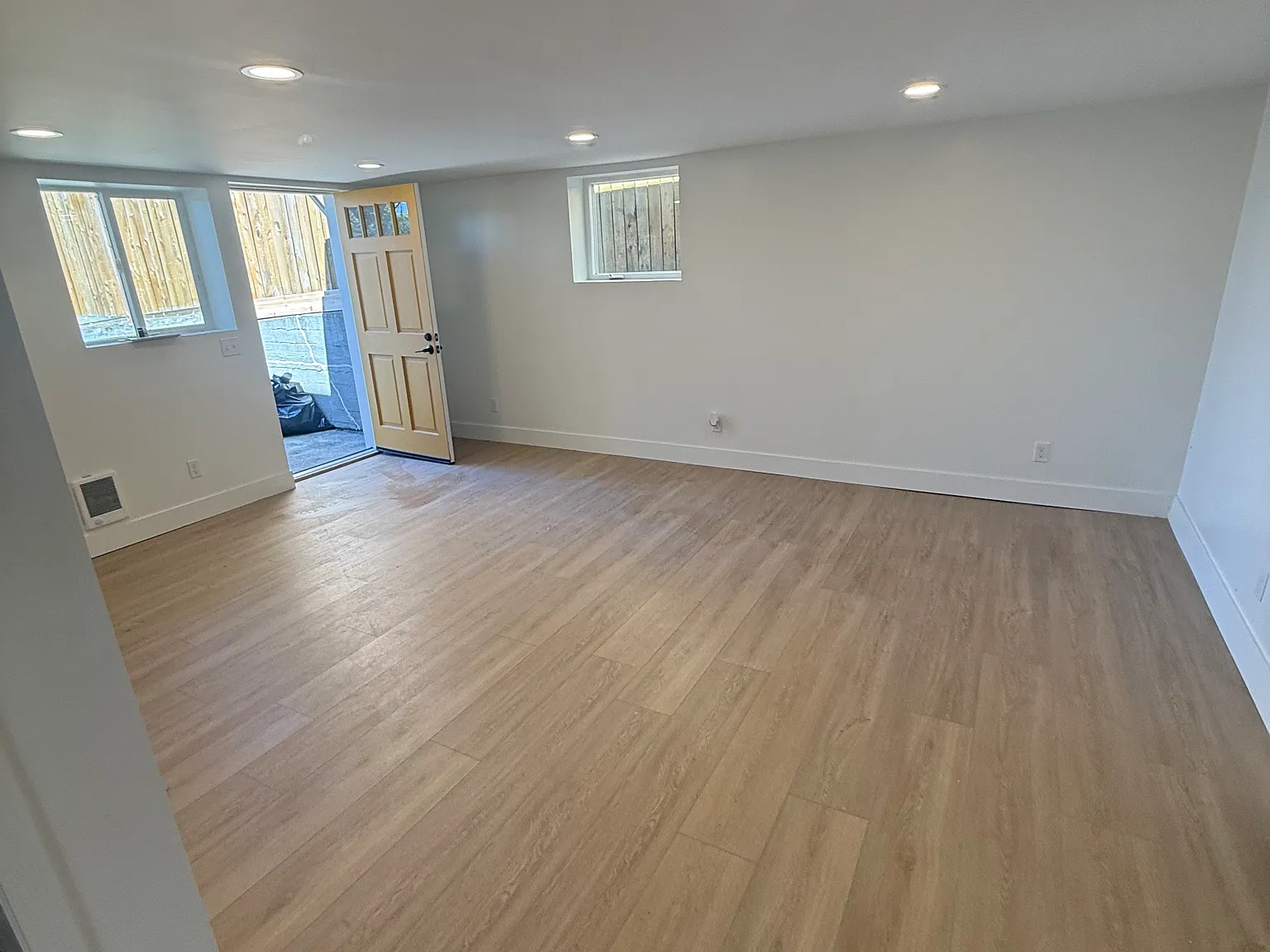 2 bed, 850 sqft, $2,500 — Photo 4