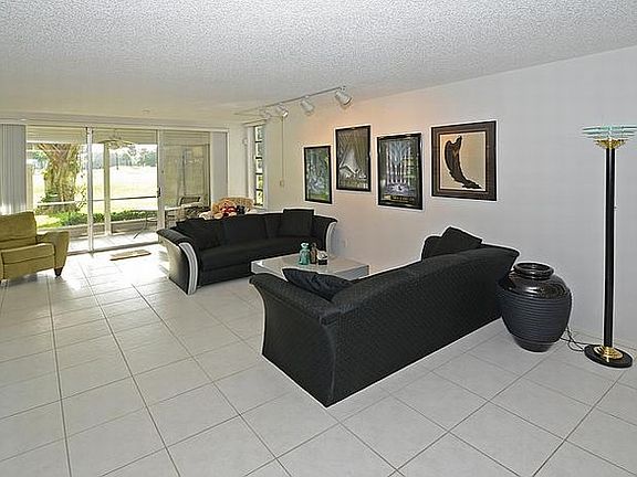 5th image of 821 Cypress Blvd APT 102