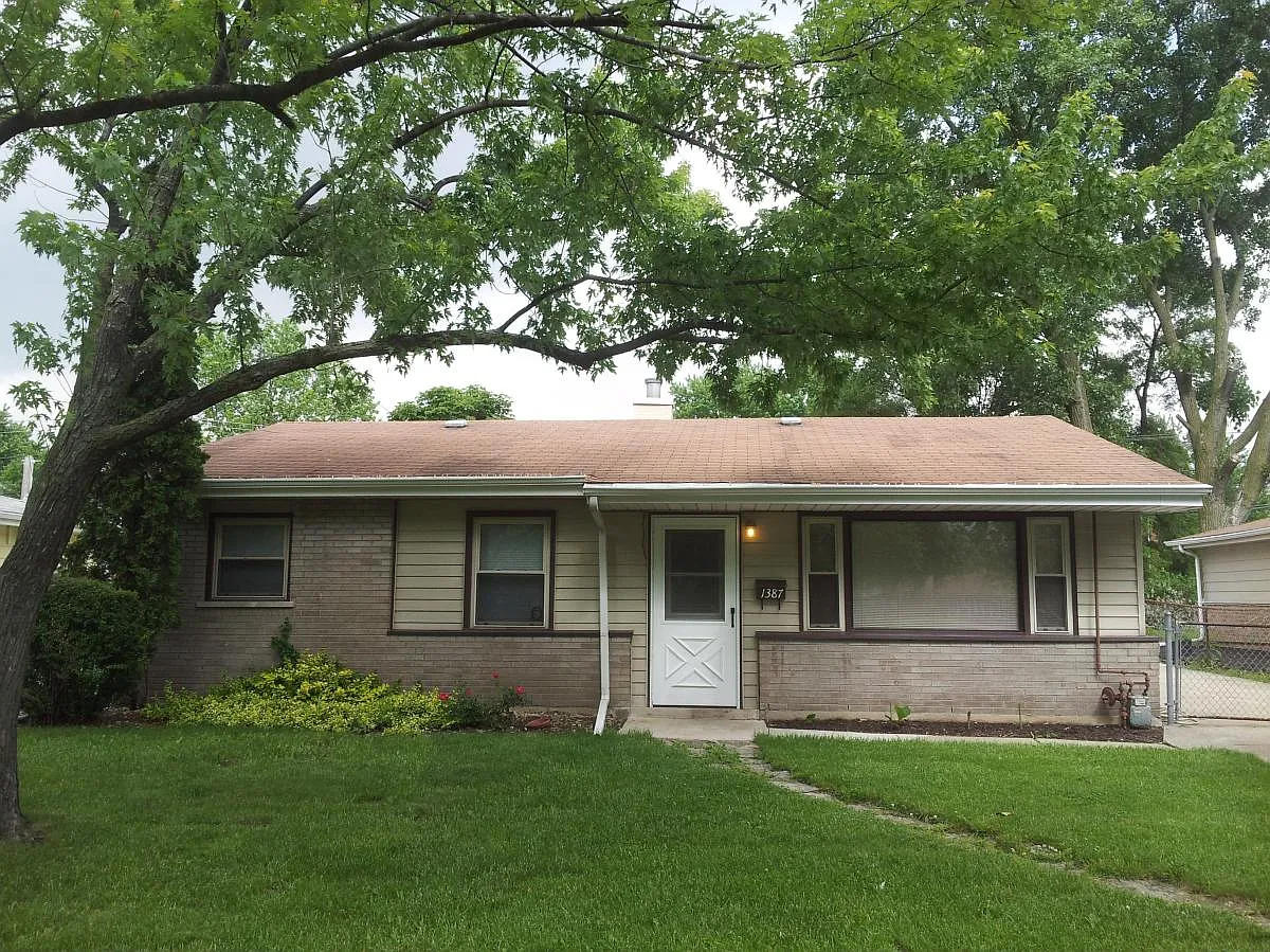 1387 Forest Ave photo 1