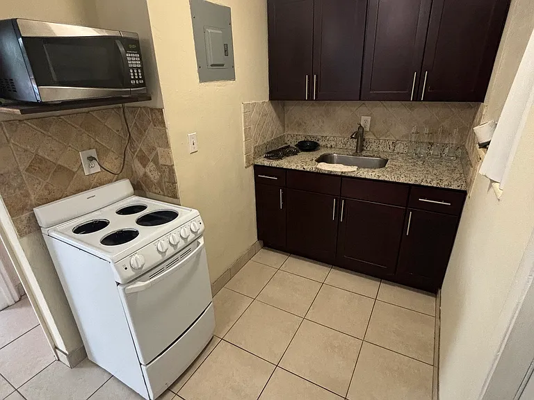 6221 SW 32nd St #3 — Photo 10