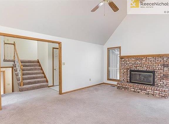 2nd image of 637 NE Saint Andrews Cir