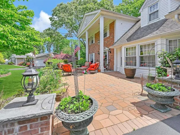 5 Cody Court, Coram, NY 11727