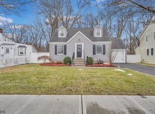 252 Washington Ave, Elmwood Park, NJ 07407