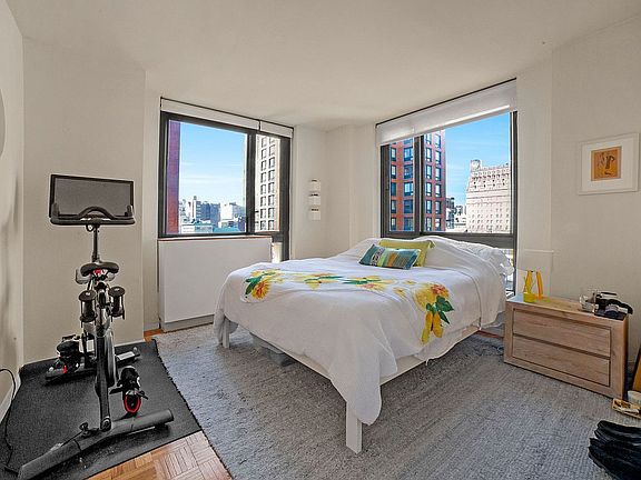 5th image of 1 Irving Pl APT V15g