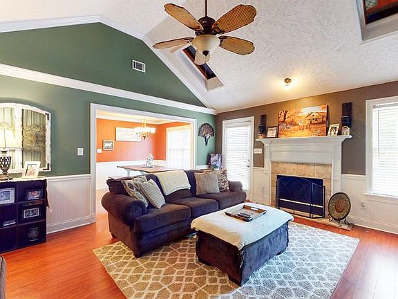 2nd image of 1015 Woodberry Dr