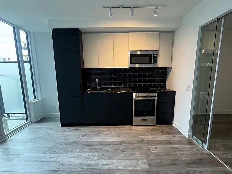 285 Dufferin St #501 — Photo 6