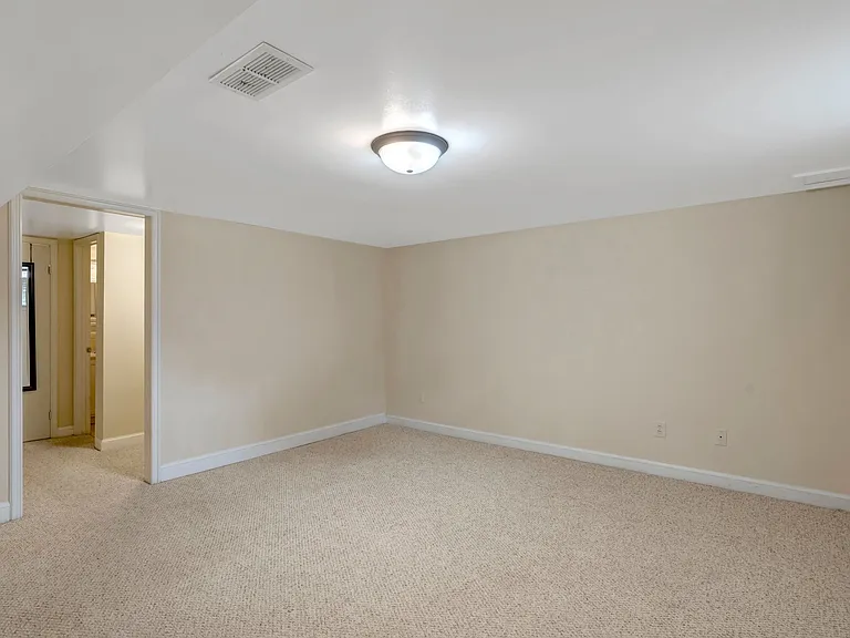 7030 Donna Cir — Photo 20