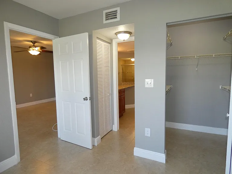 2841 N Oakland Forest Dr #207-1 — Photo 44